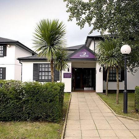 Premier Inn Cobham Кобам Екстериор снимка