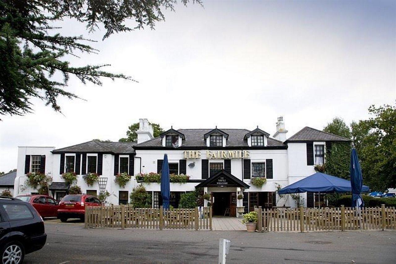 Premier Inn Cobham Кобам Екстериор снимка