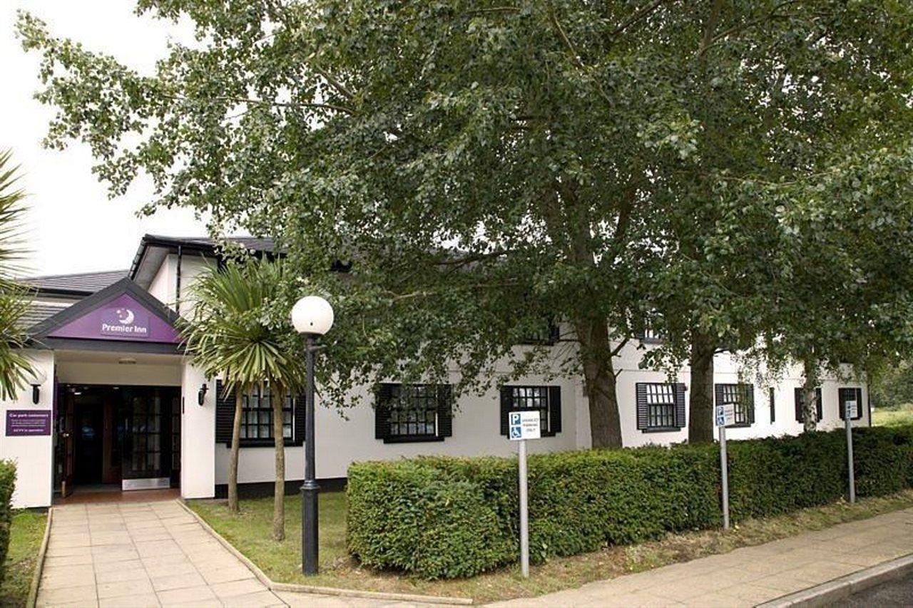 Premier Inn Cobham Кобам Екстериор снимка