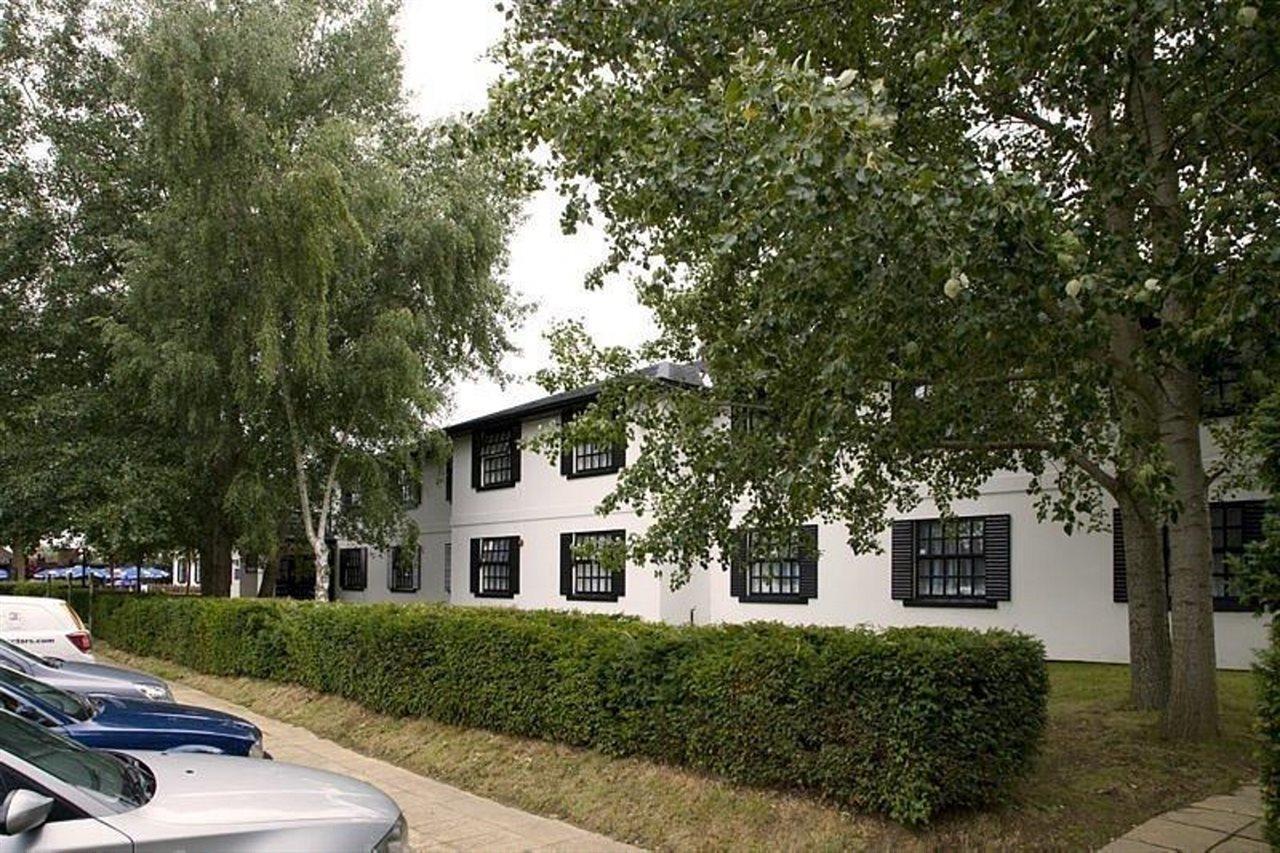 Premier Inn Cobham Кобам Екстериор снимка